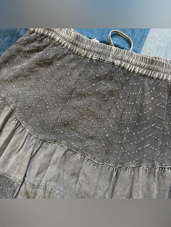 grey skirt - Picture 6 of 6